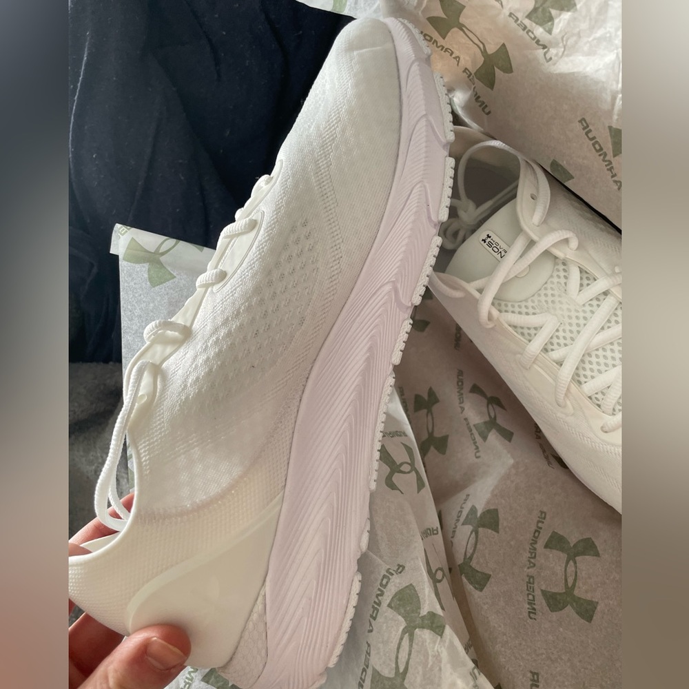 UA HOVR Sonic 5’s. Brand New, Never Worn.